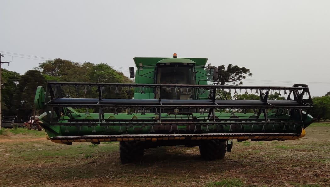 Colheitadeira JD 1550 VB Ano 2004