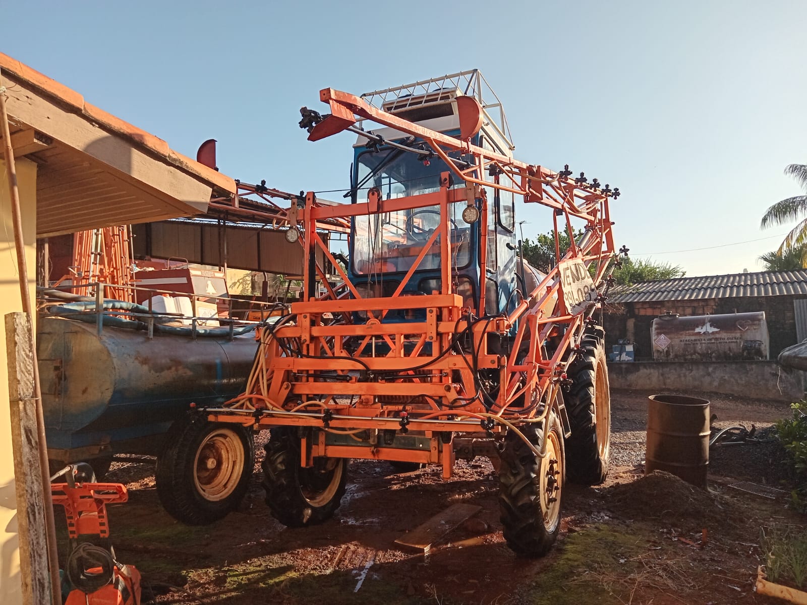Trator pulverizador Montagem 6610 4X2