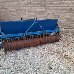 Semeadora de Capim T2 Marca Terence