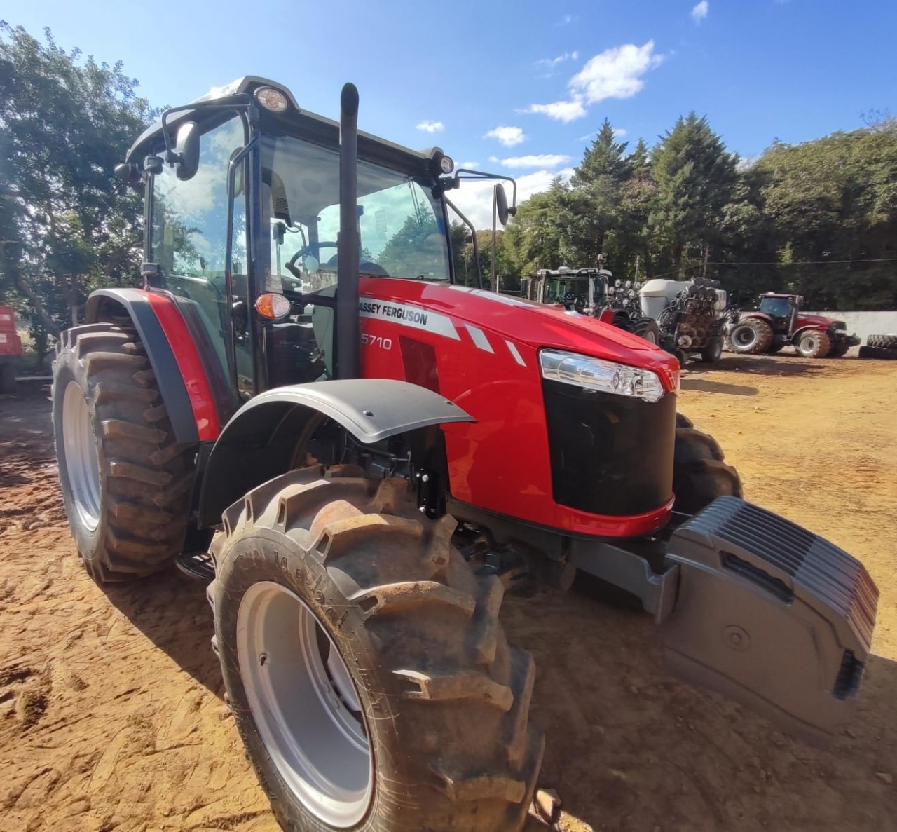 Trator MF 5710 Ano 2024