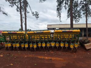 Plantadeira Marca Tatu mod Pst Trio 7860 ano 2016 17 linhas
