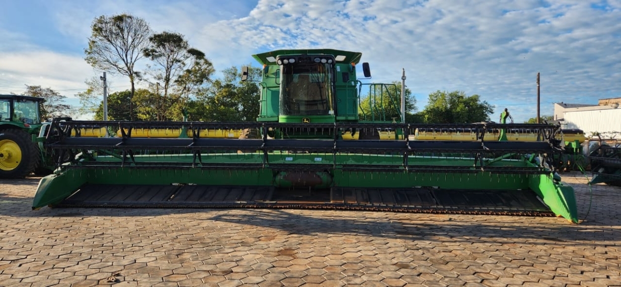 Colheitadeira STS 9770 Ano 2013