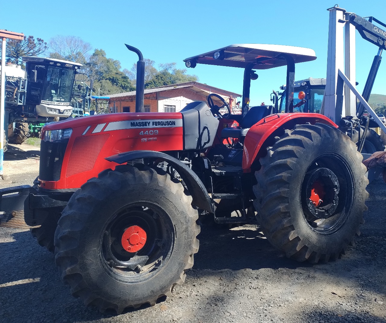 Trator MF 4409 Ano 2023