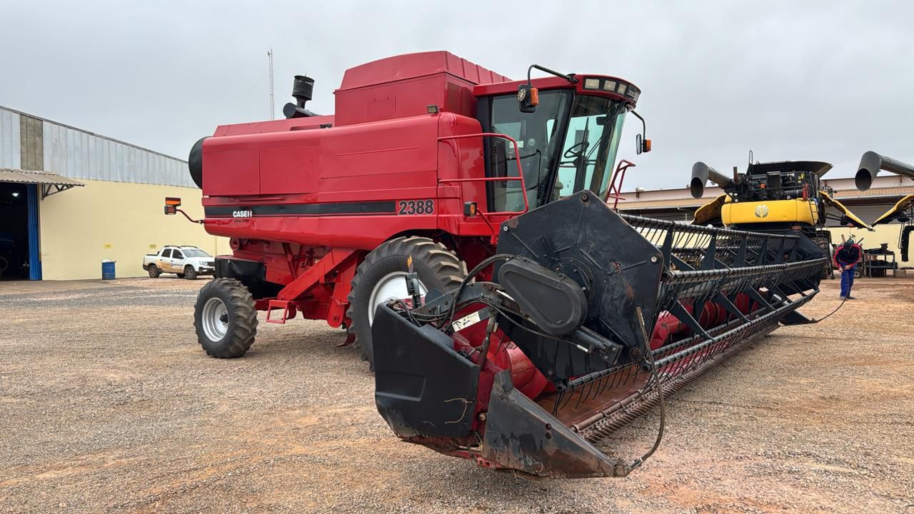Colheitadeira 2388 Case Ano 2006