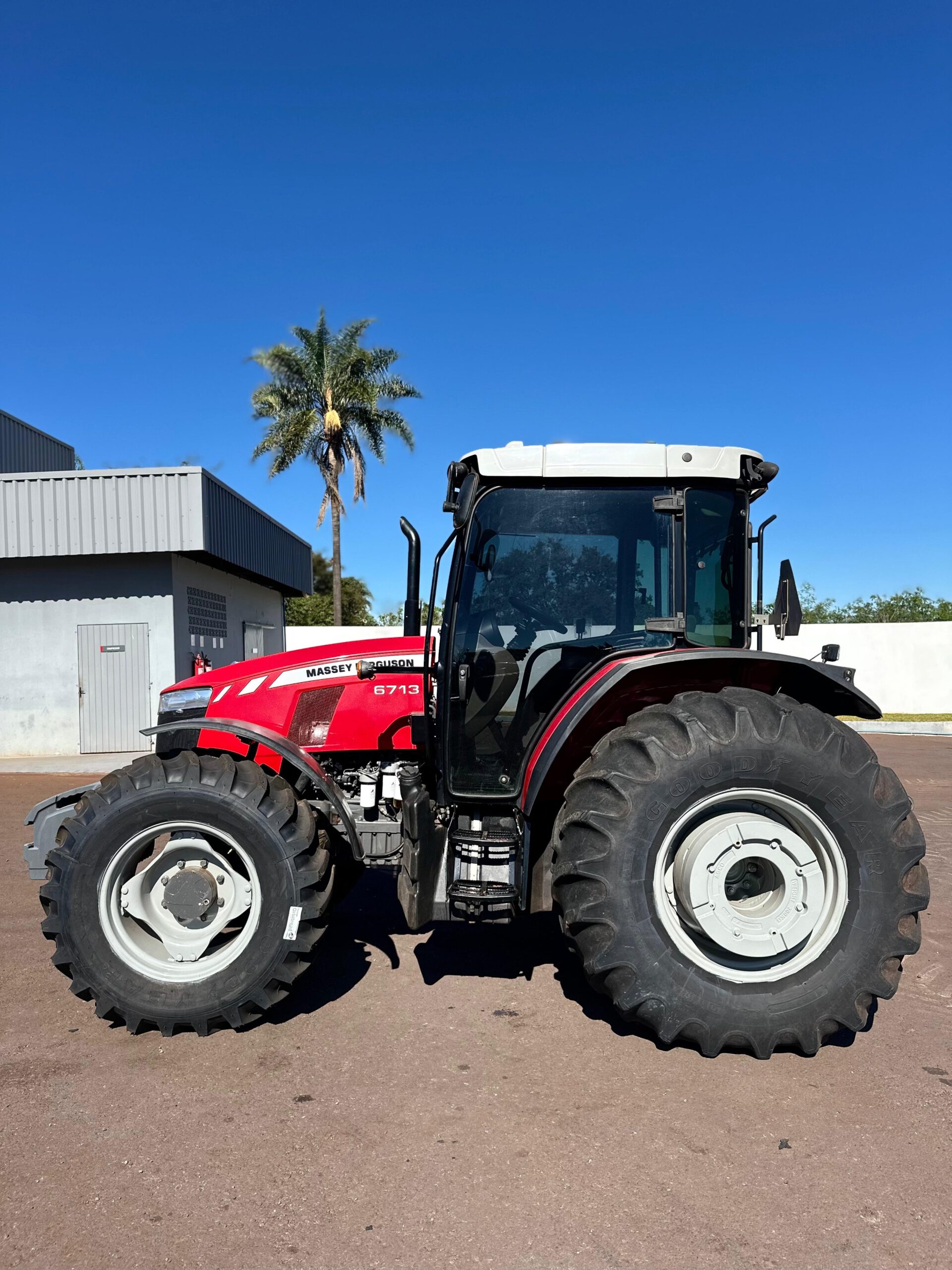 Trator MF 6713 Ano 2020