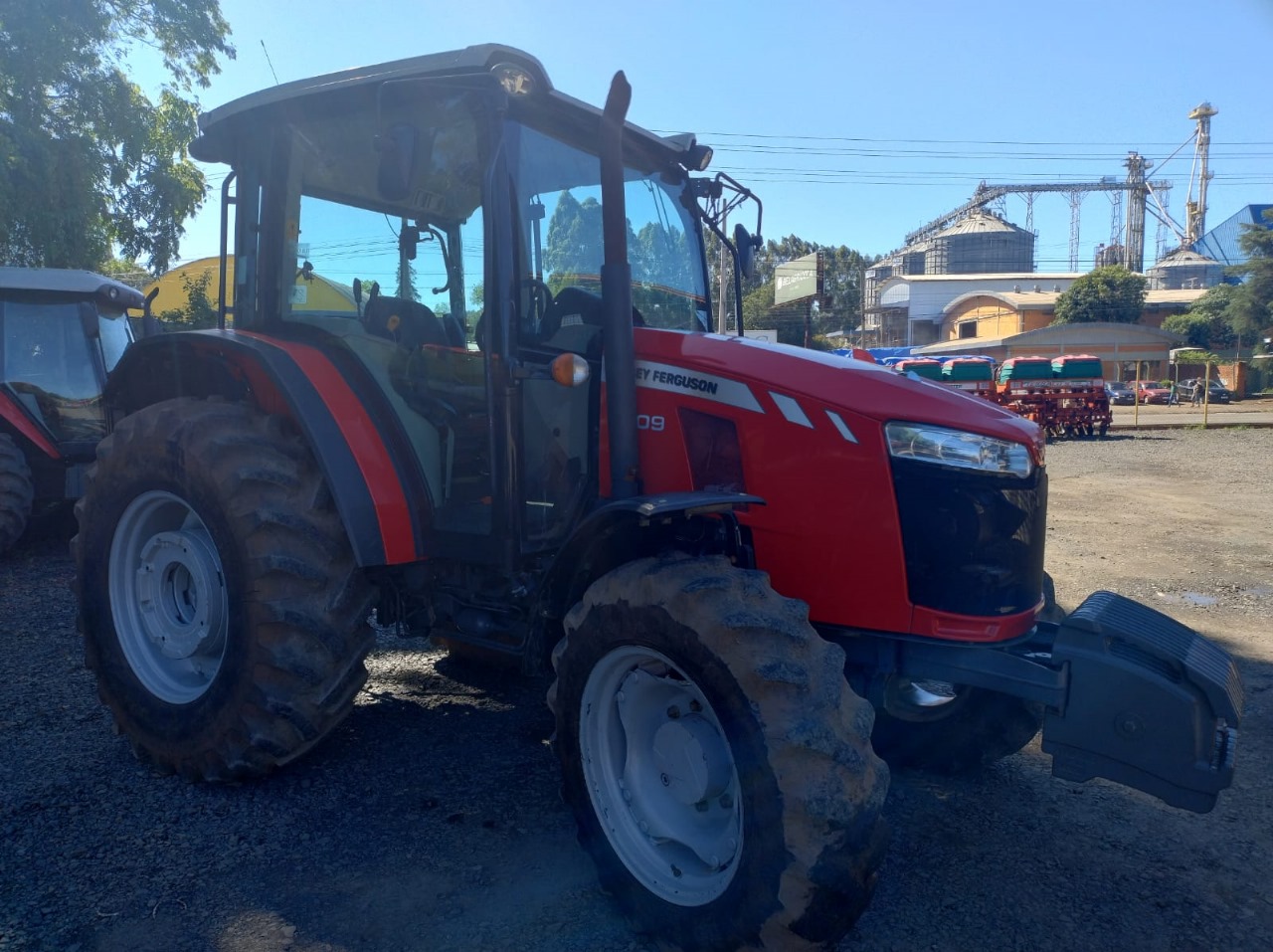 Trator MF 4709 Ano 2019