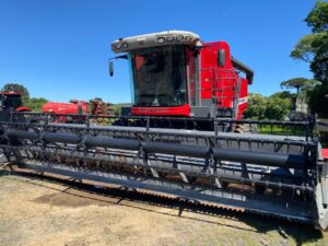 Colheitadeira MF 5690 Ano 2019