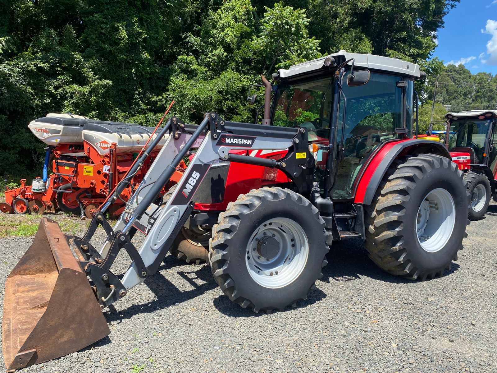 Trator MF 5710 Ano 2022