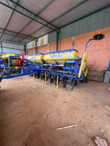 Plantadeira Marca Tatu Marchesan Modelo PST Duo Articulada 11 linhas 50 Ano 2017