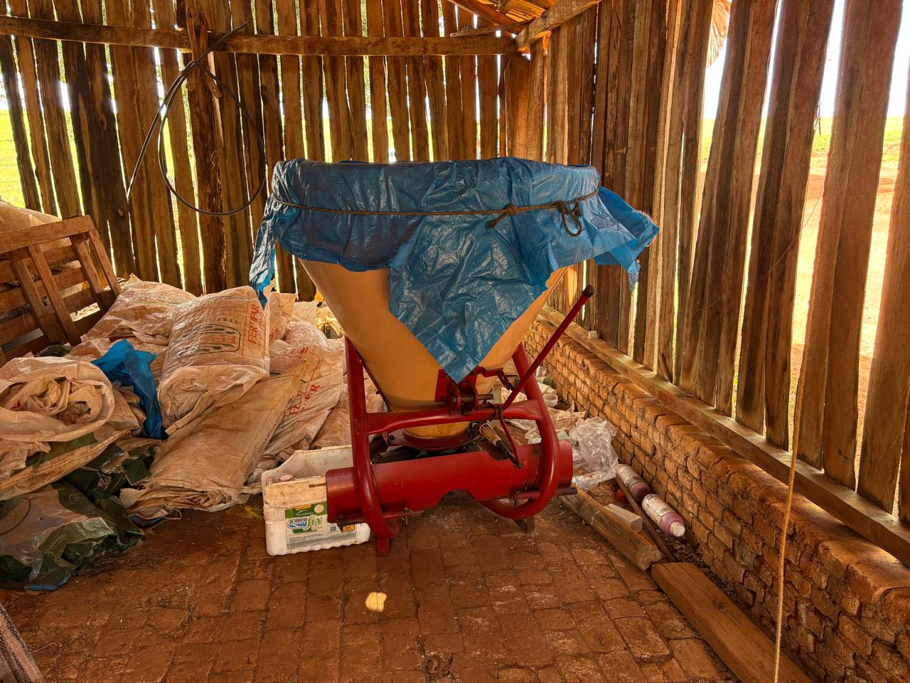 Distribuidor de Adubo e Fert Marca Vicon Modelo Giro 600