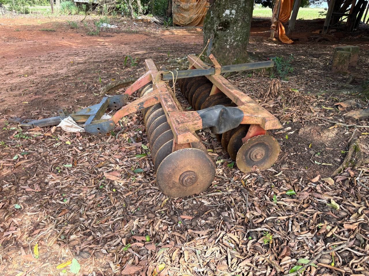 Grade Niveladora Tatu 28 Discos