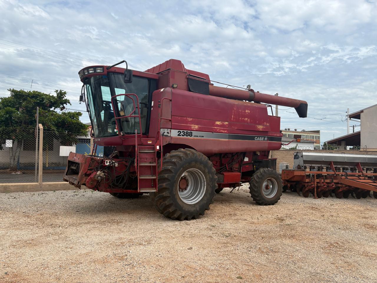 Colheitadeira Marca Case Modelo 2388 Axial-Flow ano 2002 25 pés