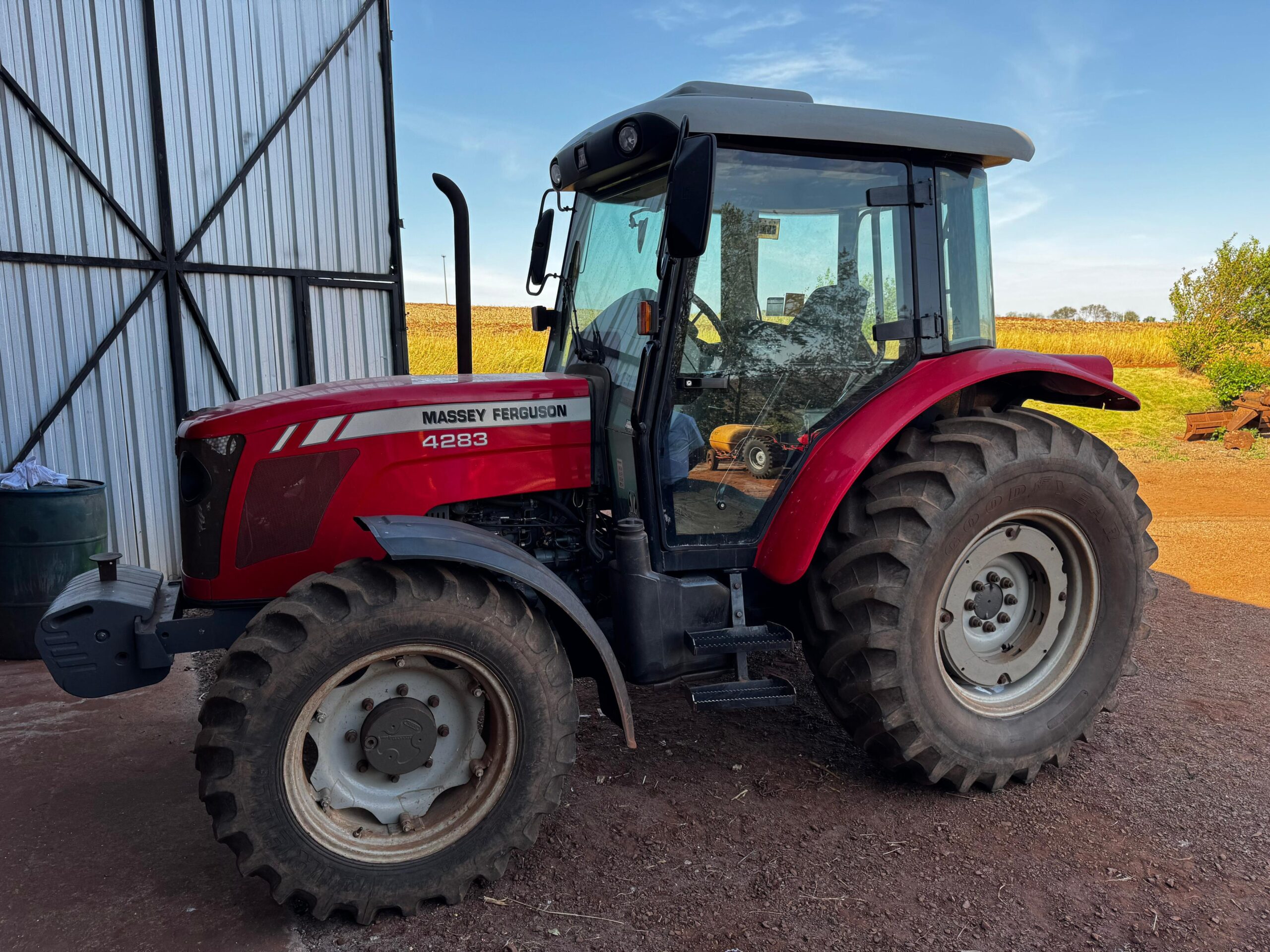 Trator MF 4283 Ano 2011