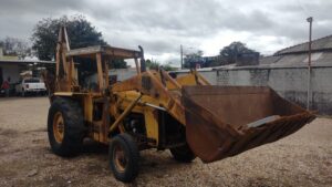 Retroescavadeira 86 HS Massey Ferguson
