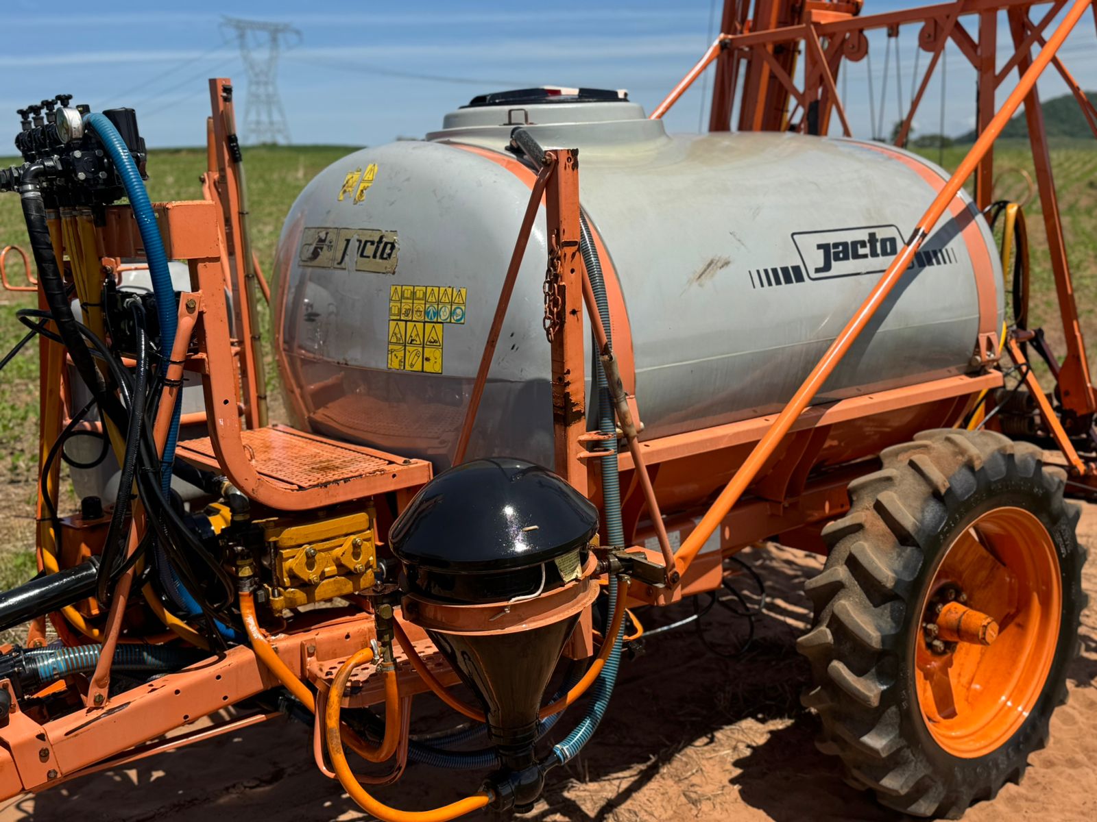 Pulverizador Jacto Columbia Cross 2000 L c/ Barra Hidráulica Ano 2008