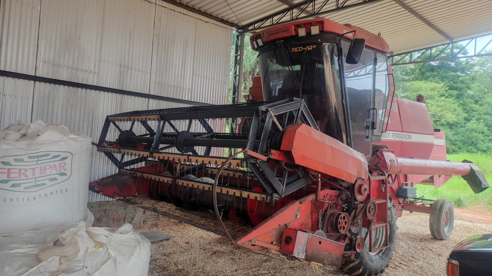 Colheitadeira MF 3640 ano 1989 Série 300.000