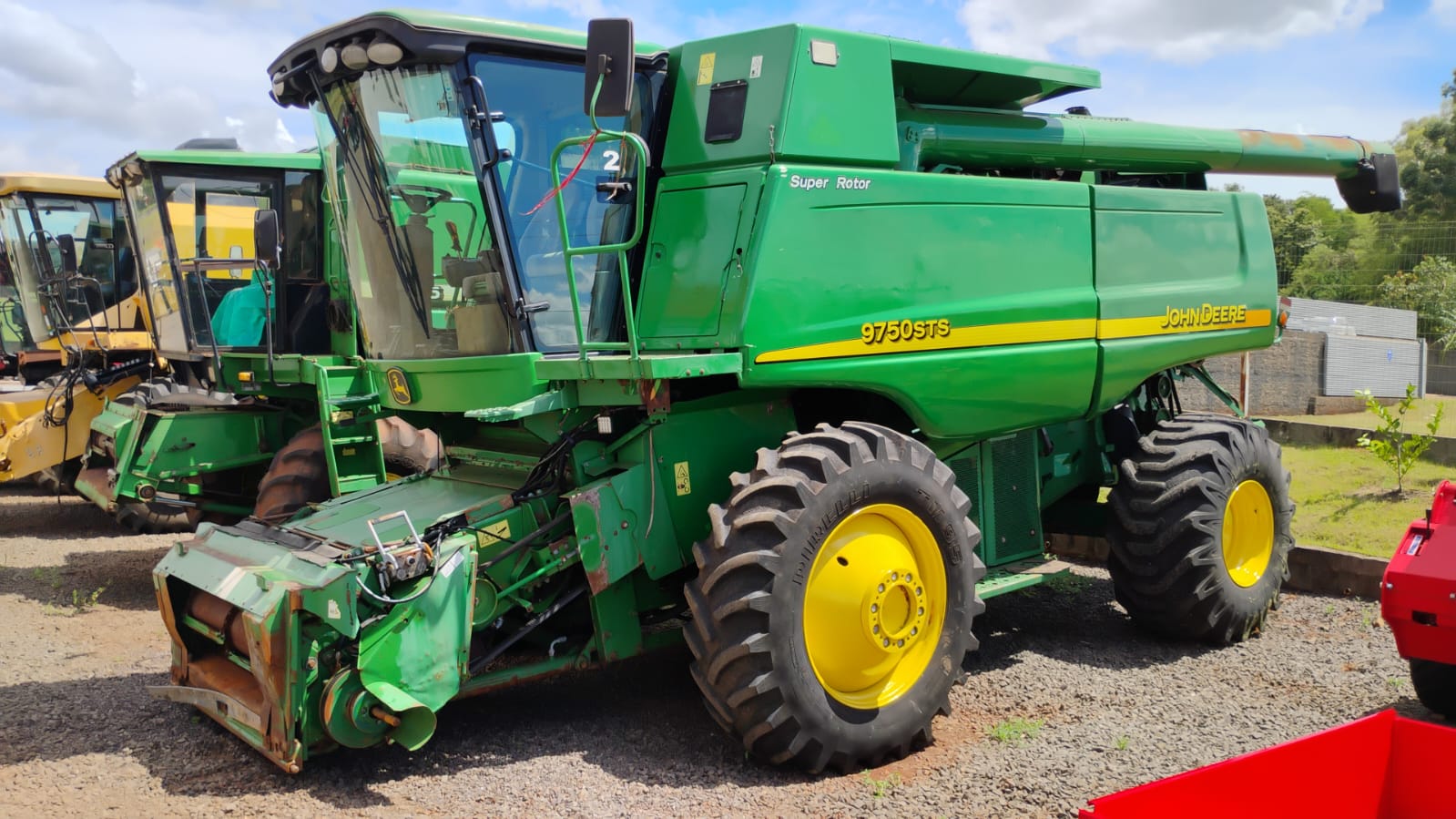 Colheitadeira de Grãos STS 9750 John Deere Ano 2012