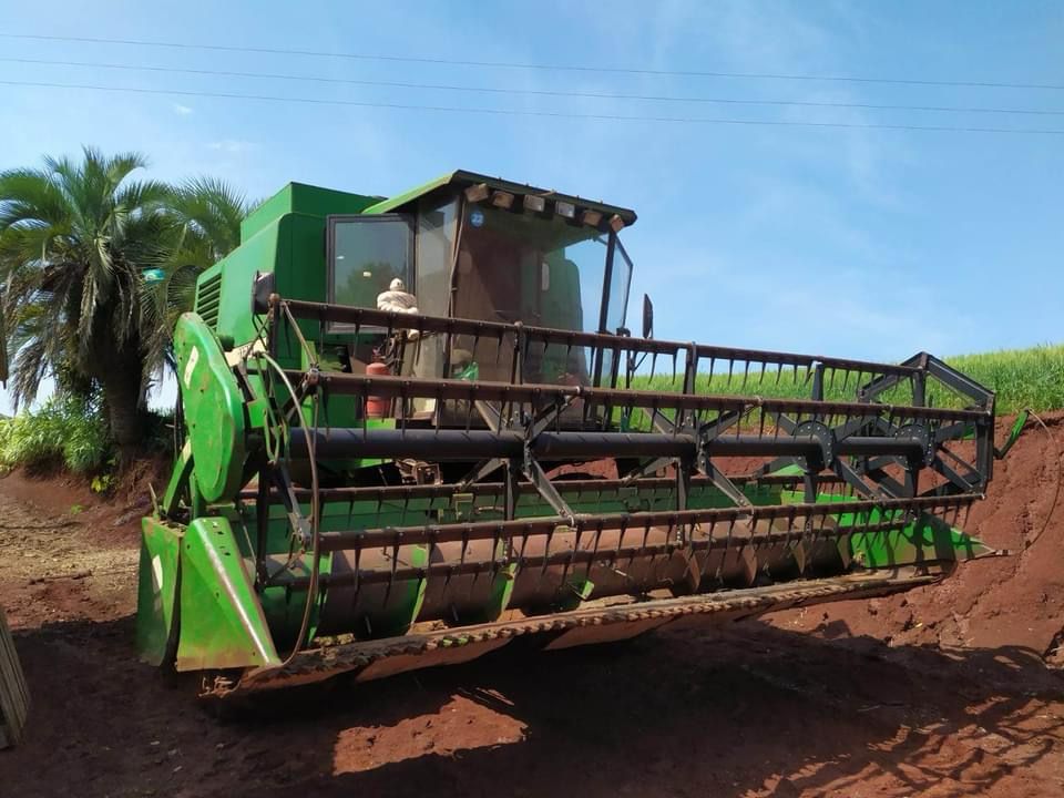 Colheitadeira de Grãos 1175 John Deere Ano 1999