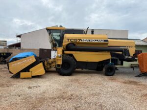 Colheitadeira TC 57 New Holland Ano 1998