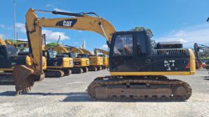 Escavadeira Hidráulica 318D2L Ano 2015 Caterpillar