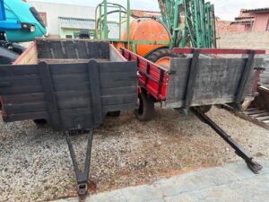 2 Carreta Agrícola de madeira 1 eixo usada