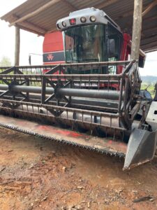 Colheitadeira Massey Ferguson Ano 2004 Plataforma 19 pés  Flutuação nova